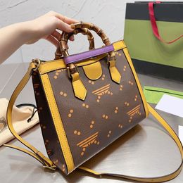 Designer Tote Bags Diana Bamboo Bag Fashion Colour Painting Shopping Handbags Sports Classic Square Crossbody Totes Women Luxury Purse Letter Rivet Red Green Strap
