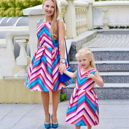 Girl's Dresses Family Matching Clothes Set Summer Wavy Colour Stripes Adult Princess Kids For Party Wedding Mom Daughter T230106