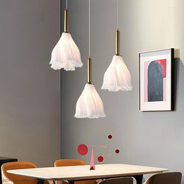 Pendant Lamps Nordic Minimalist Restaurant Bar Bedroom Bedside Lamp Light Luxury Creative Flower Golden Single Head Small Chandelier