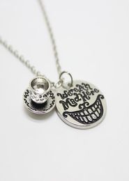 Alice no País das Maravilhas de Coloquequotwe039re All Mad Herequothend Stamped Letter Pingente Colar Charm Catr Smile Gift Fairy6624225