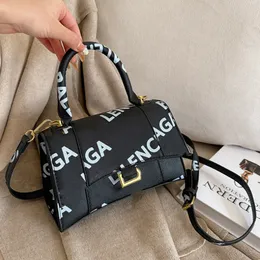 Fashion Half Moon Women's Bag Ins New Graffiti Unique One-Shoulder Handbag Trendy Girl Korean Style Messenger Bags