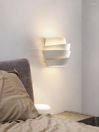 Wall Lamps 2023 Modern Nordic Simple Bedroom Bedside El Living Romm Lamp Office Indoor LED White Metal Pinecone Light