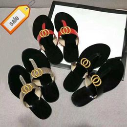 2023 Men slippers Summer Rubber bottom woman shoe beach Slides letter Flat Mens heel designer shoes Metal button Lazy lady sandals Loafers