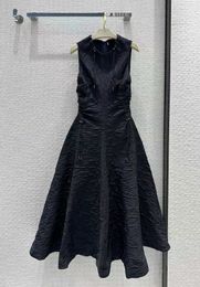 Milan Runway Kleider 2023 neuer Frühlingssommer O-Ausschnitt ärmelloses Designerkleid Marke gleicher Stil Kleid 010711