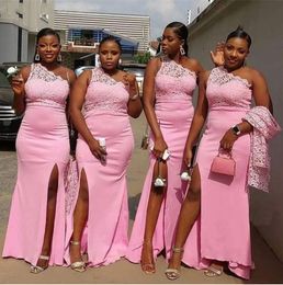 2023 Pink Mermaid Bridesmaid Dresses One Shoulder Side Slit Lace Floor Length Satin Ruched Sleeveless Satin Custom Made Plus Size Maid of Honour Gowns