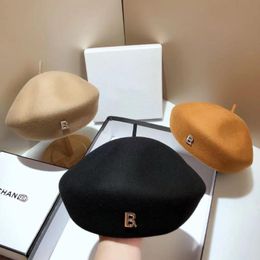 Ball Caps Autumn And Winter High-end Wool Beret Ladies Fashion Korean Goddess Big-name Painter Hat Solid Colour Metal Letter Landlord