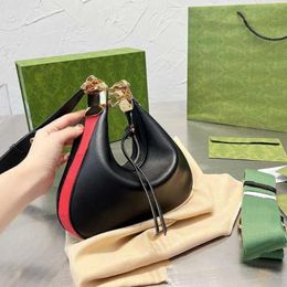 Retro hobo bayanlar arası yarım ay çantaları tasarımcı kadın çanta kruvasan çantalar debriyaj çanta