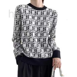 womens knits tees designer high quality round neck long sleeve fashion black and white pattern f letter knit top sweater iv0j