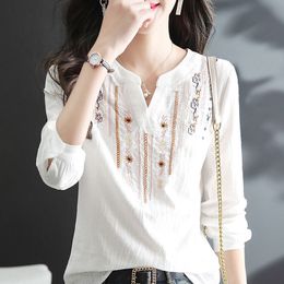 Women's TShirt White Cotton Long Sleeve Tshirt Female Spring Autumn Fashion Casual Embroidery National Wind Vneck Blouse 230110
