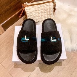 Slippers Compass Bumper Shearling Slipper White Black Green chessboard Women shoes Flat designer sandal