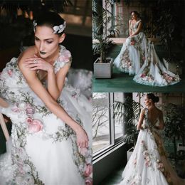 Fairy Floral Lace A Linha Vestidos de noiva para noivas Rom￢ntico Flores 3D Pesco￧o pulo Boho Garden Garden Vestidos de noiva Sexy Aberta Back Capuz Tulle Recep￧￣o Vestido CL1677