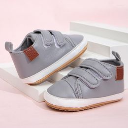 Primeiros Walkers Fashion Solid Retro PU Sneakers meninos meninas meninas Baby Borracha Sone Sapatos de caminhada respirável 0-18 meses
