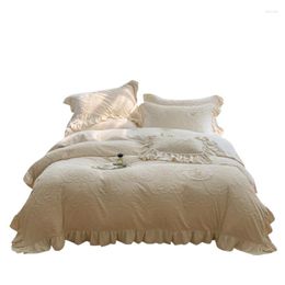 Bedding Sets Autumn And Winter French Vintage Style Warm Milk Fibre Four-Piece Set Carved Affixed Cloth Embroidered Thick Duvet Cover