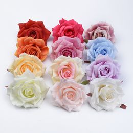 Decorative Objects Figurines 100pcs Silk Roses Flowers Wall Bathroom Accessories Christmas Decorations for Home Wedding Artificial Plants Bride Brooch 230110