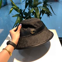 Straw Designer Bob Visitor Summer Beach Metal Fashion Two Printed Bucket Cowhide Ing Tone Hat Letter Designer Cap Bucket Men's and Women's Portable Sun Hat Pure