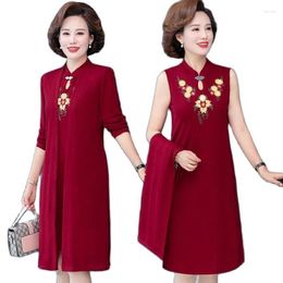 Abiti casual 2023 Primavera Autunno Donna Abito Qipao Ricamo vintage Madri di mezza età Abiti eleganti Cheongsam Set da 2 pezzi