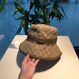 Designer Beach Bob Straw Metal Fashion Two Printed Bucket Cowhide Ing Tone Hat Letter Designer Cap Bucket Men's and Women's Portable Sun Hat Pure Goodness