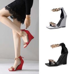 Dress Shoes Sandals Black Sexy Party Open Toe Sandals 2022 Summer New Women's Metal Chain Slope Heel Sandals 10.5cm Square Head High Heels Red 35-40 0111