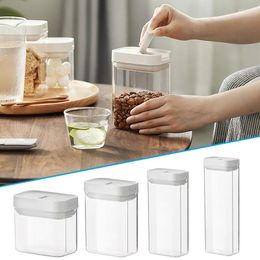 Storage Bottles Plastic Airtight Food Container Sealing Canister With Lid Cereal Seasoning Jar Sealed Flour Tank Kitchen Supply MUMR999