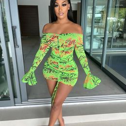 Casual Dresses Scrawl Print Off The Shoulder Sexy Bodycon Dress Women Flare Sleeve Drawstring Ruched Party Club Short Drop