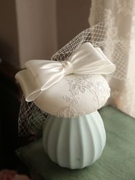 Berets England White Satin Fascinator Hat Hair Clips Elegant Ladies Lace applique Flower Bride Wedding Veil Headpiece Church 230112