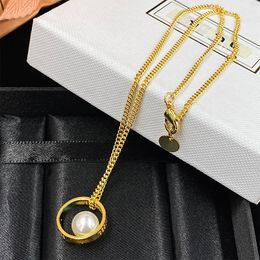 Top Retro Hollow Hoop and Pearl Necklace Niche Design Elegant High-End Daily Essential Clavicle Chain Wholesale