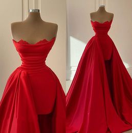 Red Strapless Satin Prom Dresses Sleeveless Lace Applique Ruched Evening Dresses Sweep Train Women Draped Formal Party Gwons