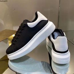 Fashion Men Shoe Designer Women Leather Lace Up Platform Oversized Sole Sneakers White Black mens womens Luxury velvet suede Casual Shoes 35-45 hm03106