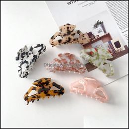 Clamps Length 9 Cm Women Large Hollow Out Triangle Hair Korean Acetic Acid Alloy Mshaped Ponytail Clips Female Floral Pattern Scrunc Dhy1P