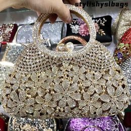 Totas Gold Metal Pearl Top-Tandle Bolso de cristal blanco Bolsos de aluminio para mujeres Bolsos de moda de boda de diamantes para mujeres 011323H
