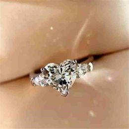 Wedding Rings Fashion Luxury Heart-shaped Ring For Women Silver Colour Crystal Finger Romantic Engagement Female Jewerly Gift
