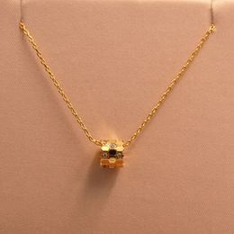 2023 New Honeycomb Necklace Female Modern Stylish hexagon Honeycomb Inlaid Drill Pendant Clavicle Chain