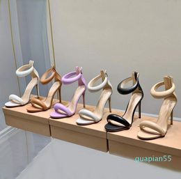 Gianvito Rossi Sandálias Salto agulha de 10,5 cm Sandálias de vestido salto alto para mulheres estilista de verão de luxo Sandálias pretas com alça de pé de salto alto Calçado com zíper traseiro