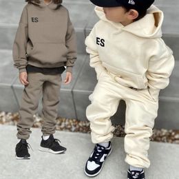 Toddler tasarımcı çocuk kıyafetleri kapşonlu setler bebek giyim sweatshirt paltolar kıyafetler moda streetshirtler kazak gevşek eşofman