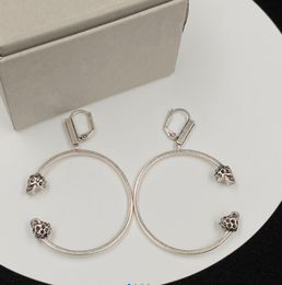 Retro Fashion Big Circle Dangle Sergring Skeleton Stud Aretes Дизайнер Скаль Классический бренд Женский свадебный вечер