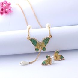 Chains 2023 Fashion Small Animal Crystal Butterfly Pendant Necklace For Women Trendy Party Jewelry Pearl Choker