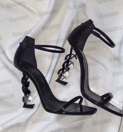 Opyum pompalar yüksek topuk sandalet kadınlar seksi lüks tasarımcı metal mektuplar açık ayak parmağı stiletto patent deri yaz partisi düğün boyutu 35-41