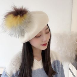 Berets 202310-YY Drop Winter Wool Patchwork Coloured Real Raccoon Pompon Fashion Lady Beret Hat Women Leisure Painter