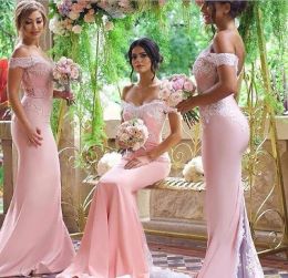 2023 Pink Mermaid Bridesmaid Dresses Off the Shoulder Straps Ruffles Floor Length Lace Applique Ruched Sleeveless Satin Custom Made Plus Size Maid of Honor Gowns