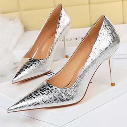 Dress Shoes Shoes Women Pumps Slivery Golden Wedding Shoes Sexy High Heels Stiletto Luxury Banquet Shoes Plus Size 43 Female Pumps 220117