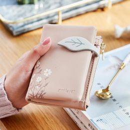 Wallets Prettyzys Wallet Women Short PU Leather Simple Personality Bi-fold Soft Thin Tide Multifunction Purse Clutch Leaves Design Hasp