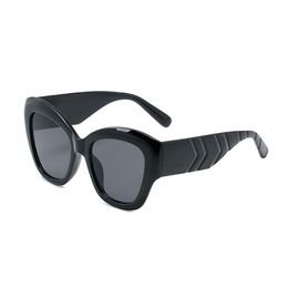 schwarze Sonnenbrille Herren Designer für Frau Mode Damen Markendesignerbrille 8080 Vollformat UV400 Linse Sommerstil Big Square Freizeit wilder Stil Kommt mit Etui