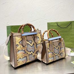Роскошные бамбуковые сумки сумки для плеча сумки для женщин-дизайнеры сумочка с несколькими стилями мешки с кросс-кусочком дамы дизайнерские сумки мода мода с твердым цветом кошельки с твердым цветом