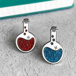 Brooches Lab Flask Glitter Enamel Pin Badge Exquisite Cute Scientific Chemistry Lapel Brooch Metal Jewellery Outerwear Accessories