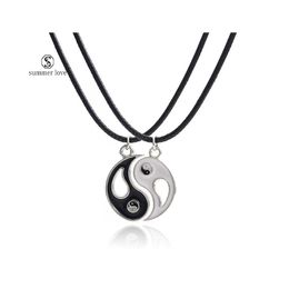 Pendant Necklaces Couple Black White Splice Gossip Necklace For Women Men Yin And Yang Poles Fashion Jewelry Christamas Gift Saley D Dhzsg