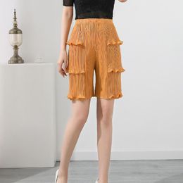 Calça feminina capris miyake shorts plissados ​​mulheres 2023 verão moda moda casual cintura alta desgaste de jeans de jeans de jeans de match womenwom