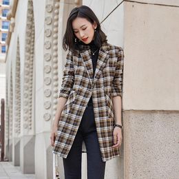 Ternos femininos Blazers Jaqueta de terno xadrez de comprimento médio 2023 estilo para o outono e inverno elegante britânico britânico casaco de curto-curto casaco