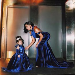 Girl Dresses Backless Royal Blue Velvet Flower Girls Dress For Wedding Kids Pricess Gown 2023 Mother And Daughter Halter Long Vestidos