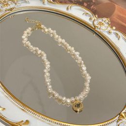 Pendant Necklaces Minar Classic Natural Freshwater Pearl Chokers Letter Round Coin Necklace For Women Wedding Accessories 2023Pendant