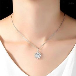 Pendant Necklaces Stainless Steel Snowflake Necklace Korean Fashion Women Clavicle Chain Light Luxury Temperament Jewellery GiftsPendant Morr2